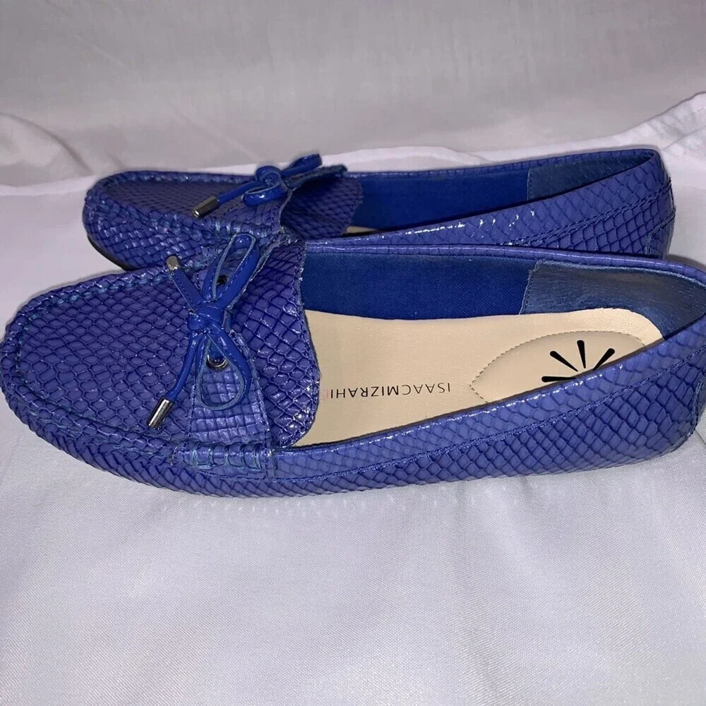 Isaac Mizrahi loafers  blue snake skin loafers/flats SZ 6 comfort slip on shoes